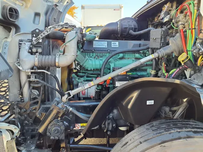 2019 VOLVO VNL64T-760