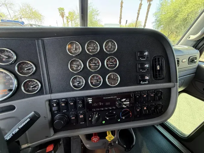 2020 Peterbilt 389