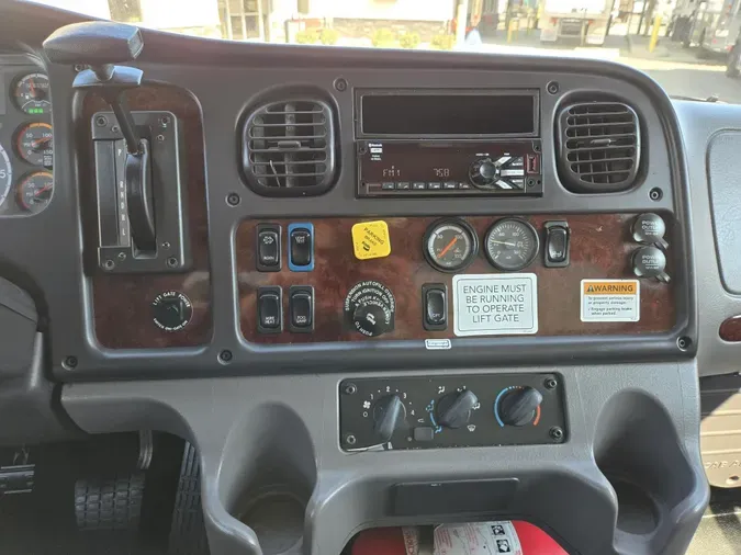 2018 Freightliner Business Class M2 106