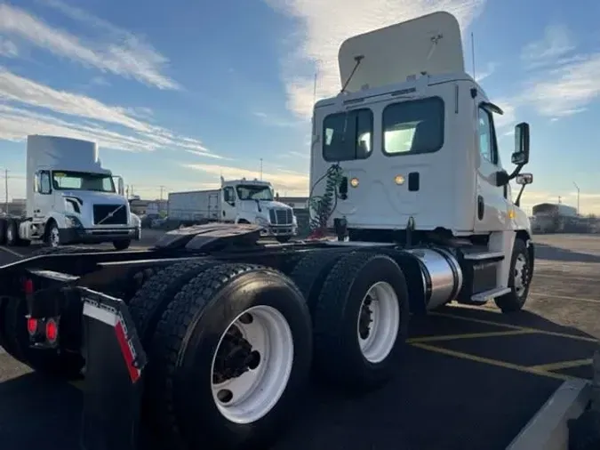 2014 FREIGHTLINER/MERCEDES CASCADIA 125