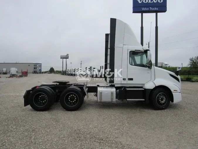 2025 VOLVO VNL64T300N