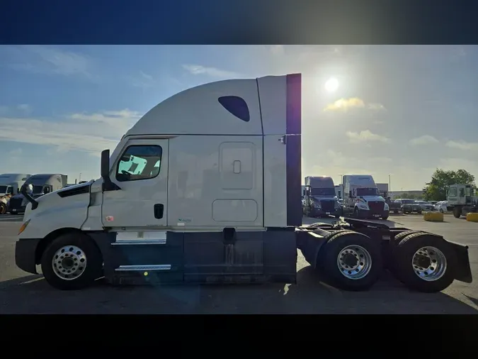 2022 Freightliner Cascadia 126