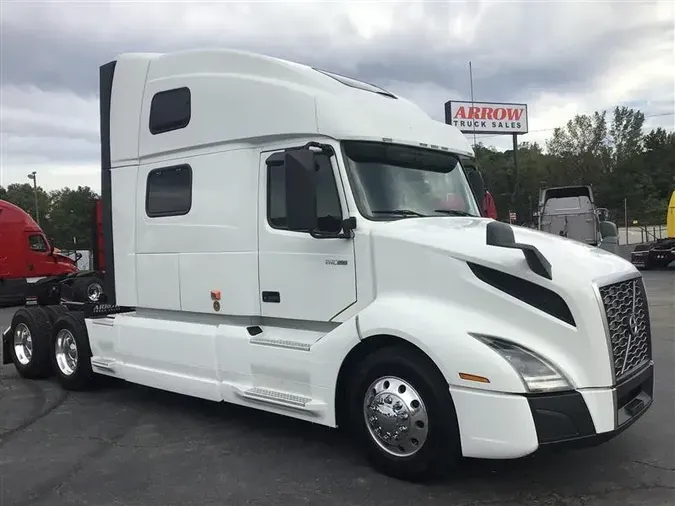 2020 VOLVO VNL860