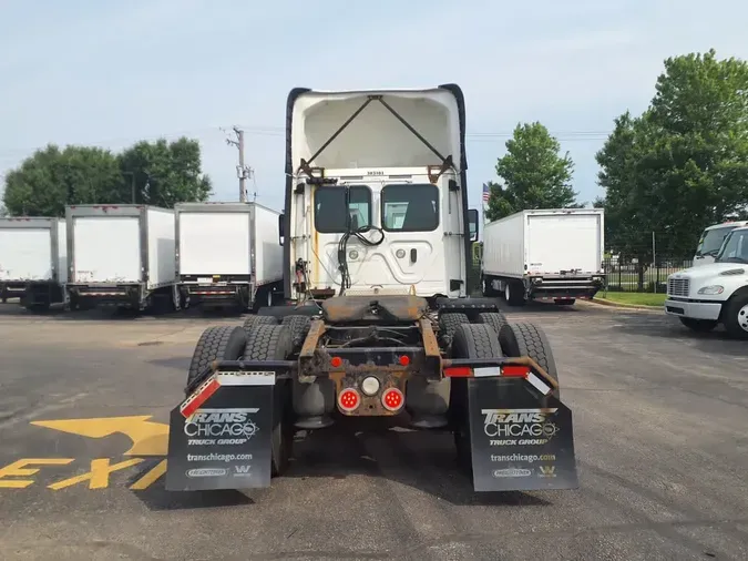 2018 FREIGHTLINER CASCADIA 113" DAYCAB