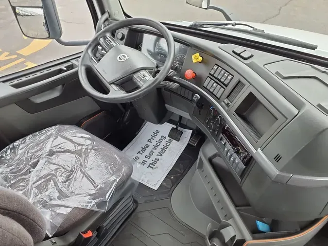 2019 VOLVO VNL64T-300