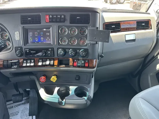 2022 Kenworth T680ca0fa935db6e225e357d0f60367d3015