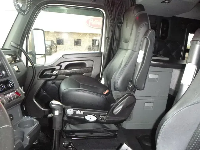 2021 Kenworth W990