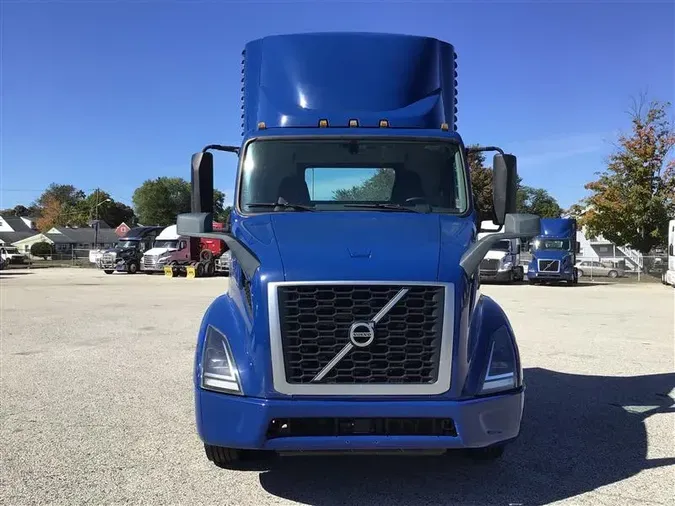 2020 VOLVO VNR300