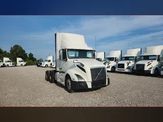 2019 Volvo VNL300