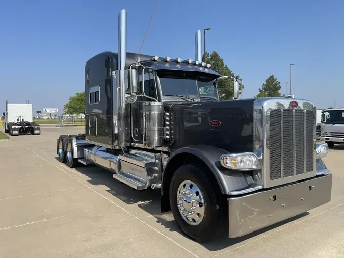 2022 Peterbilt 389