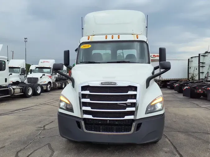 2019 FREIGHTLINER NEW CASCADIA 116