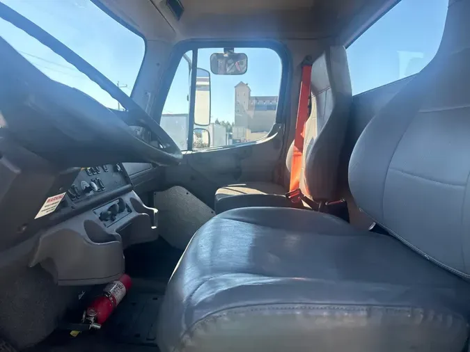 2018 FREIGHTLINER/MERCEDES M2 106