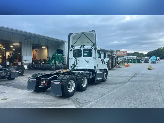 2020 Freightliner Cascadia 126
