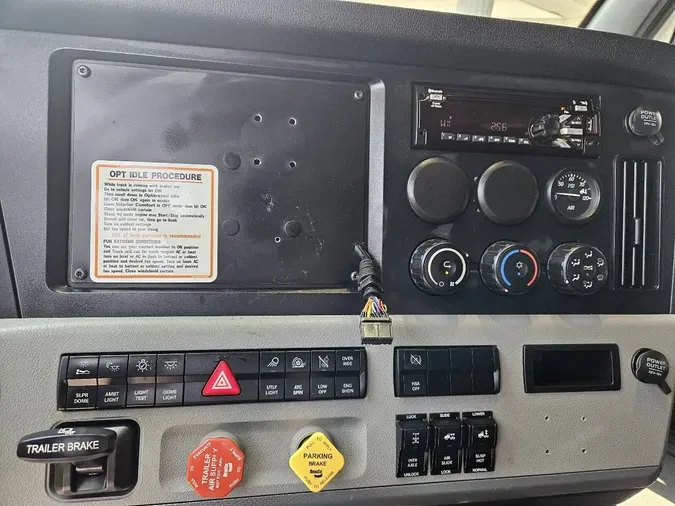 2021 FREIGHTLINER Cascadia 126