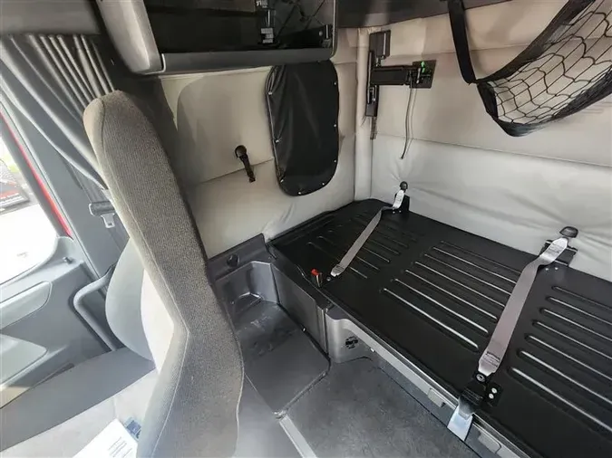 2021 FREIGHTLINER CA116