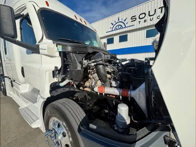 2022 Freightliner CA126SLP