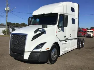 2022 VOLVO VNL64T760