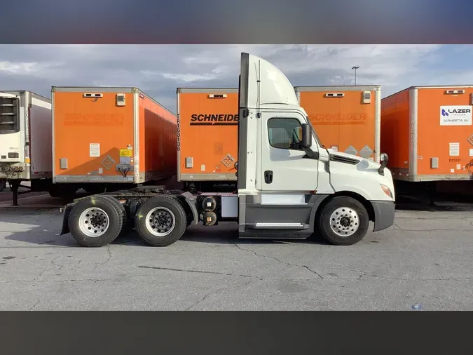 2020 Freightliner Cascadia 126