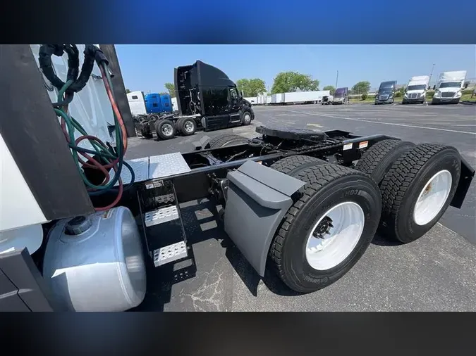 2020 FREIGHTLINER CA126
