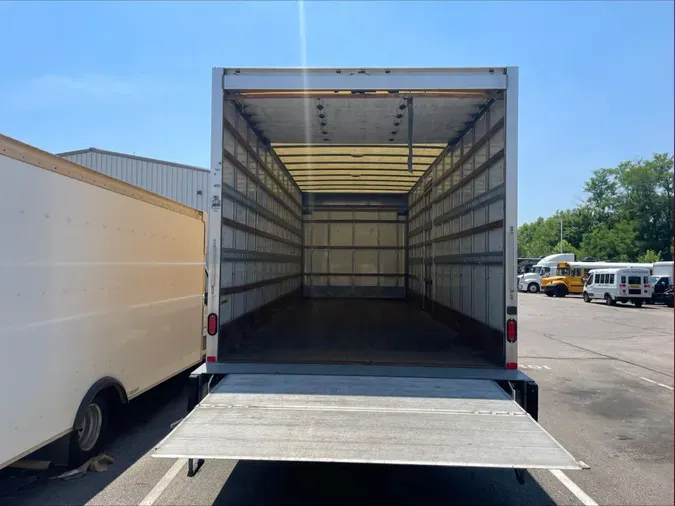 2019 Freightliner Business Class M2 106