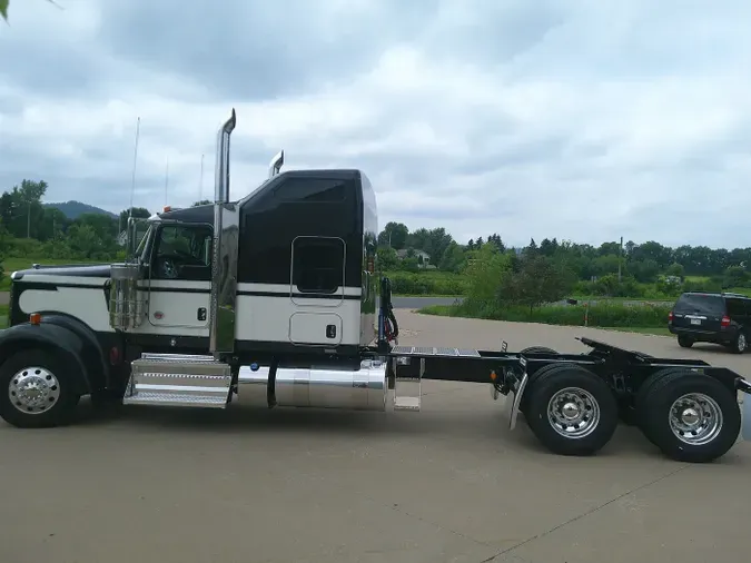 2026 Kenworth W900L