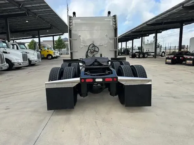 2022 Peterbilt 389