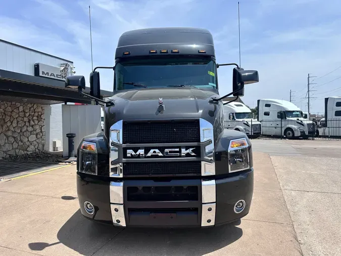 2025 MACK AN64T70