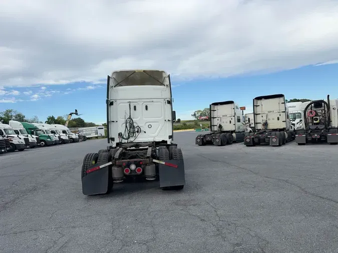2021 Freightliner Cascadia 126