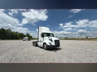 2020 Volvo VNL300