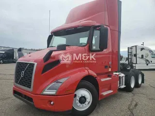 2020 VOLVO VNR64T300