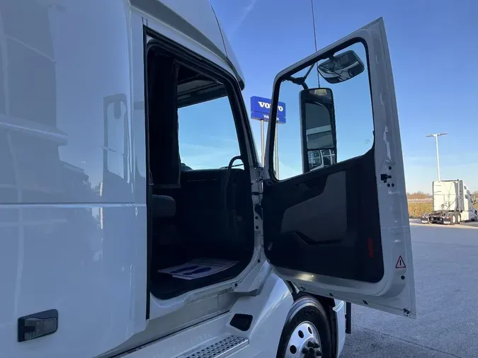 2024 VOLVO VNL64T860