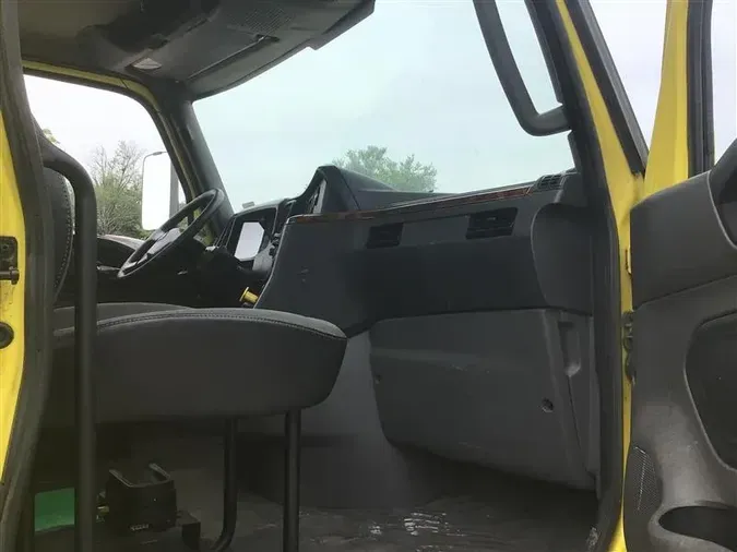 2019 INTERNATIONAL RH613