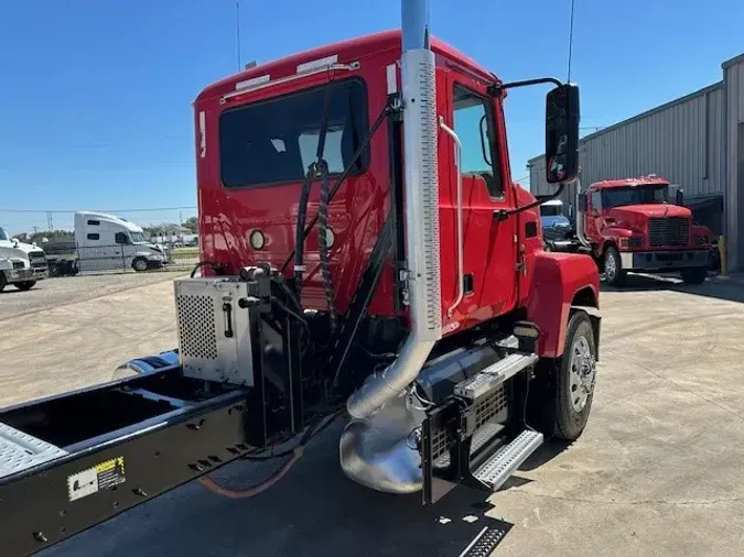 2019 MACK PI64T