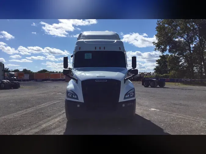 2022 Freightliner Cascadia 126