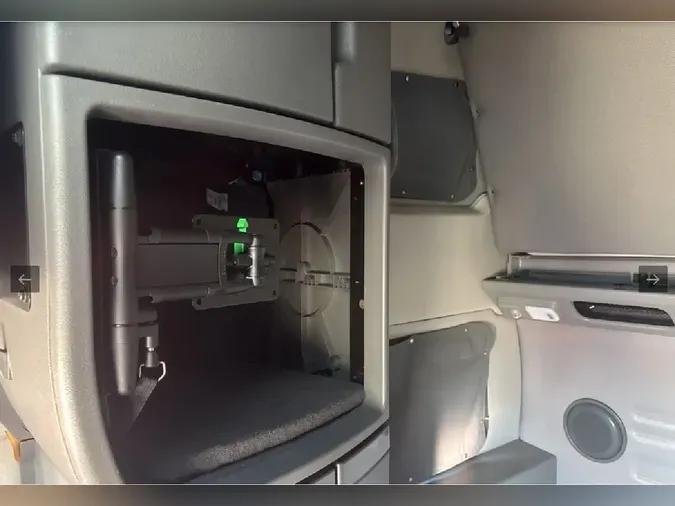 2023 VOLVO VNL64T860