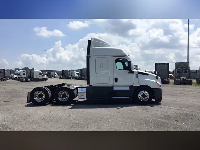2021 Freightliner Cascadia 126
