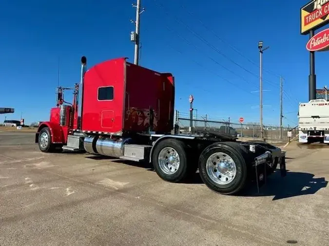 2023 Peterbilt 389