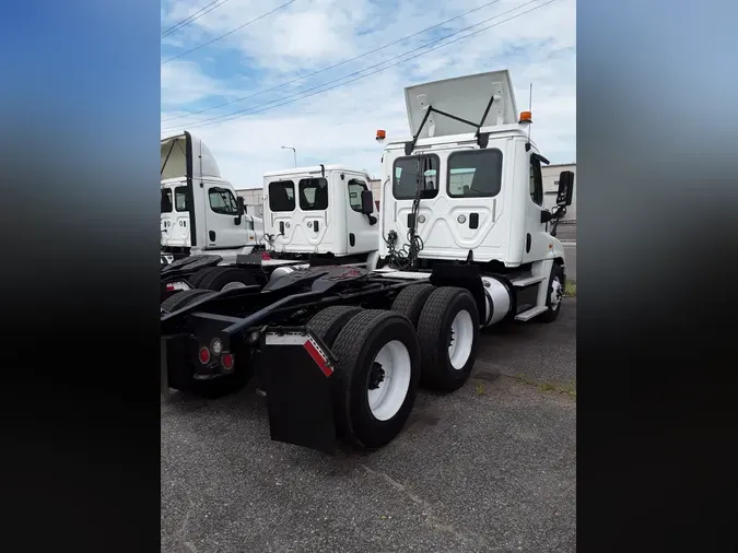 2016 FREIGHTLINER/MERCEDES CASCADIA 125