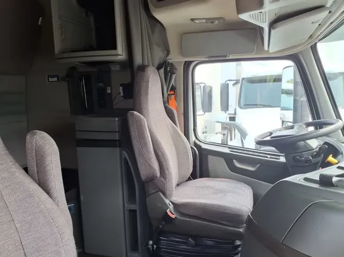 2020 VOLVO VNR64T-640