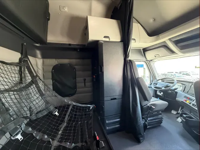 2022 Freightliner Cascadia 126
