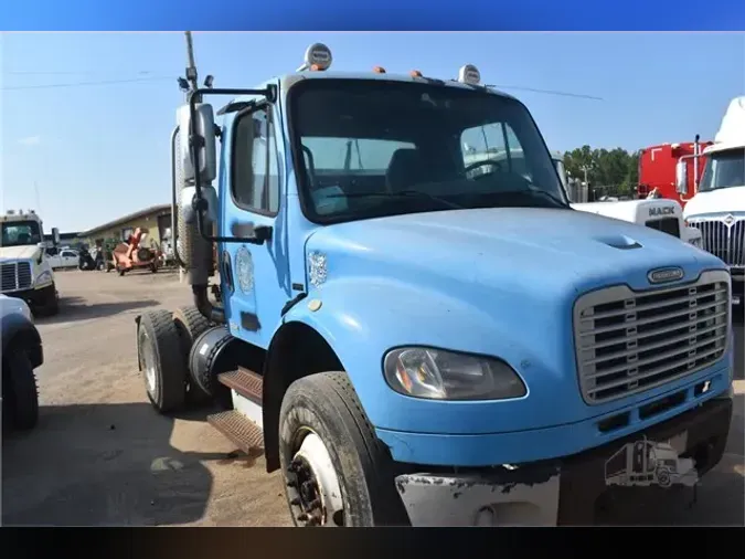 2006 FREIGHTLINER BUSINESS CLASS M2 106