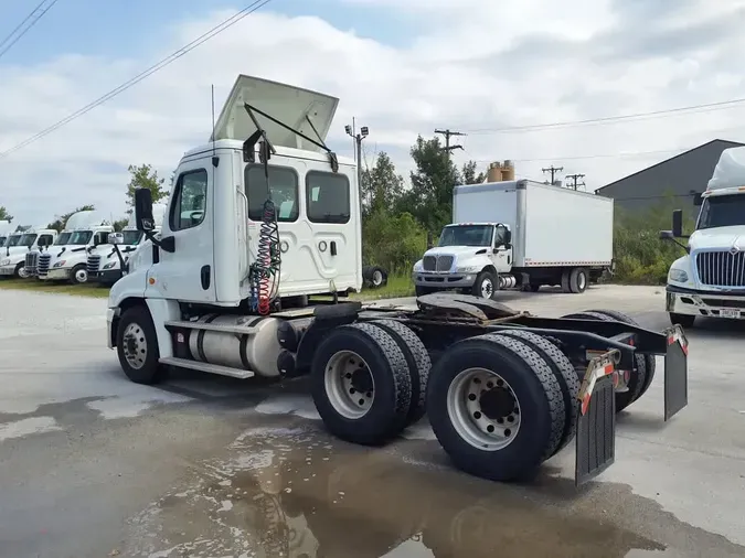 2019 FREIGHTLINER/MERCEDES CASCADIA 125ca5ff7f84d324fab8fb66365275c95ea