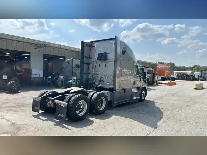 2022 Freightliner Cascadia 126