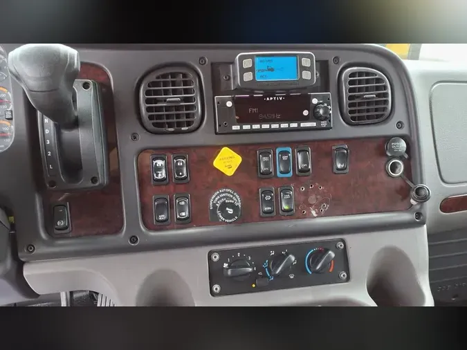 2019 FREIGHTLINER/MERCEDES M2 106
