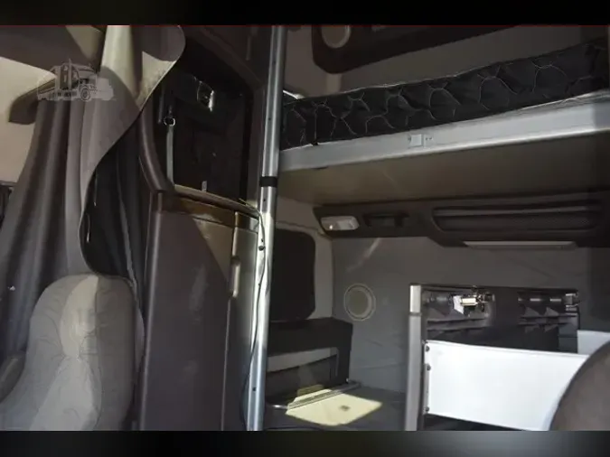 2016 VOLVO VNL64T780