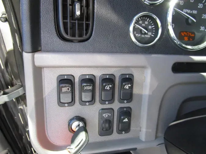 2022 Peterbilt 389