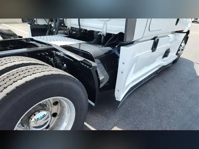 2022 FREIGHTLINER CA126