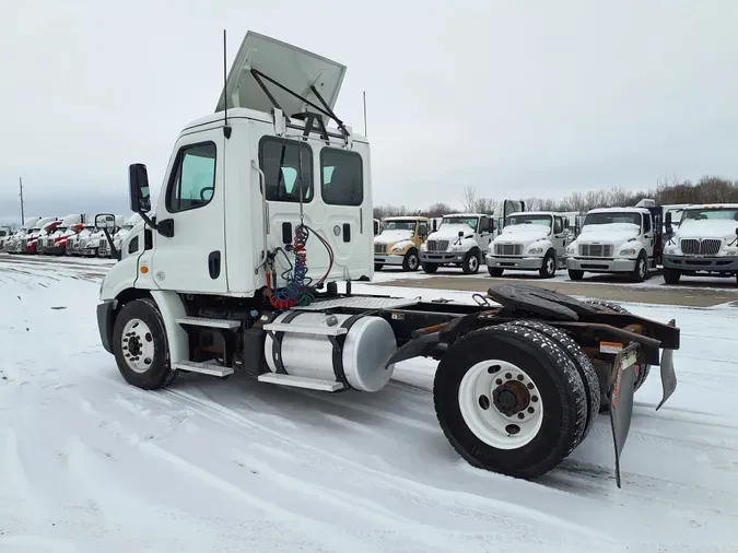 2016 FREIGHTLINER/MERCEDES CASCADIA 113