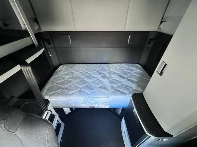 2024 Kenworth T680