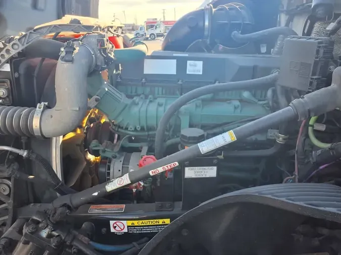 2020 VOLVO VNL64T-760